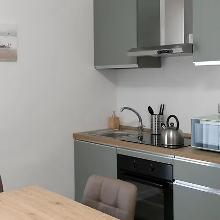 Adelphi 2 Apartment Bari